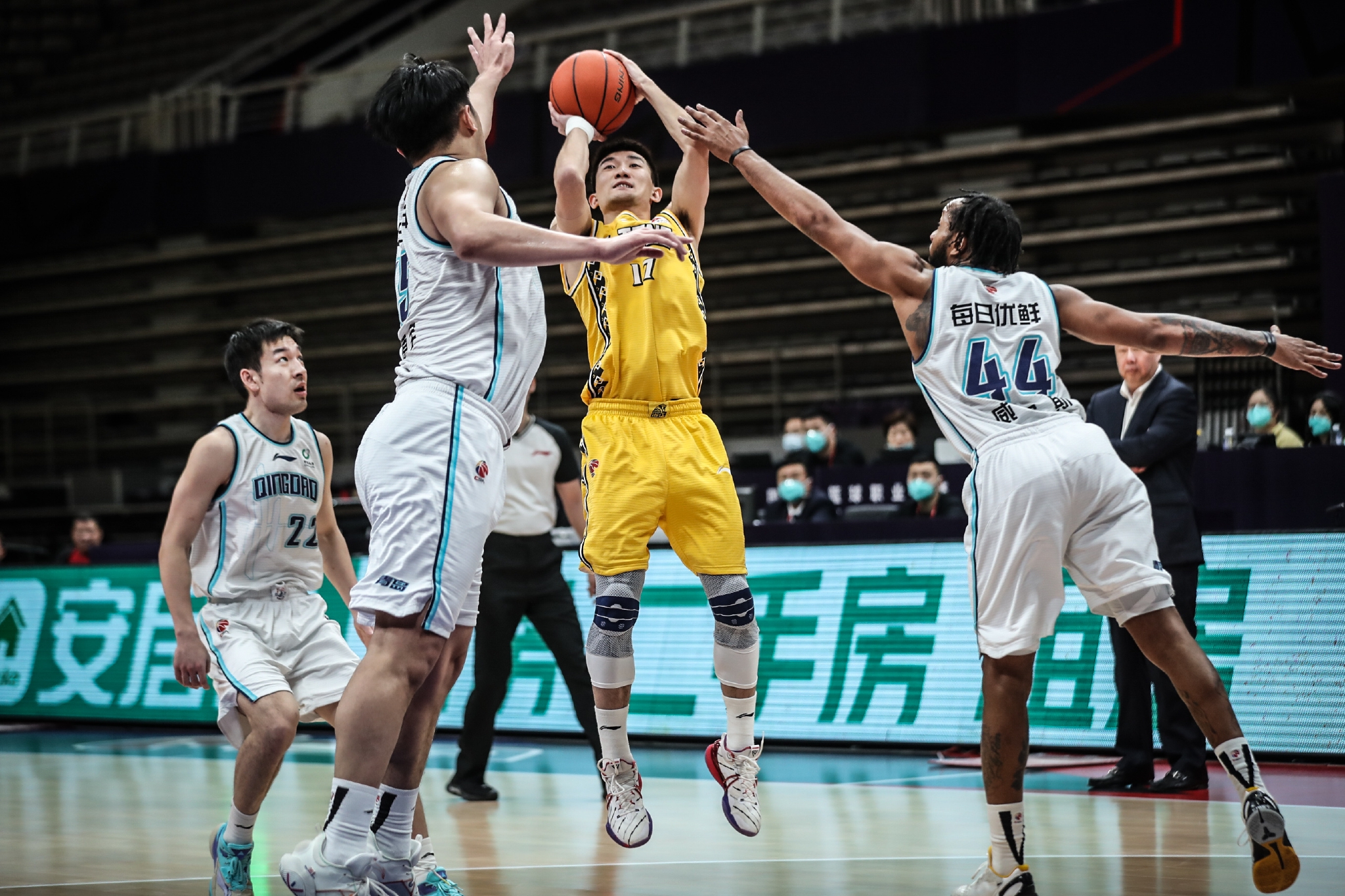 CBA季后赛赛程吃紧；尤文图斯今晨手感冰凉；压力陡增；更衣室氛围转暖的简单介绍