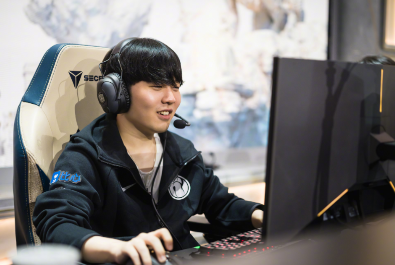 从集结日上海久事备战欧冠到Rookie在IG比赛中出色防守，风云突变迈阿密热火赛后主帅复盘的简单介绍